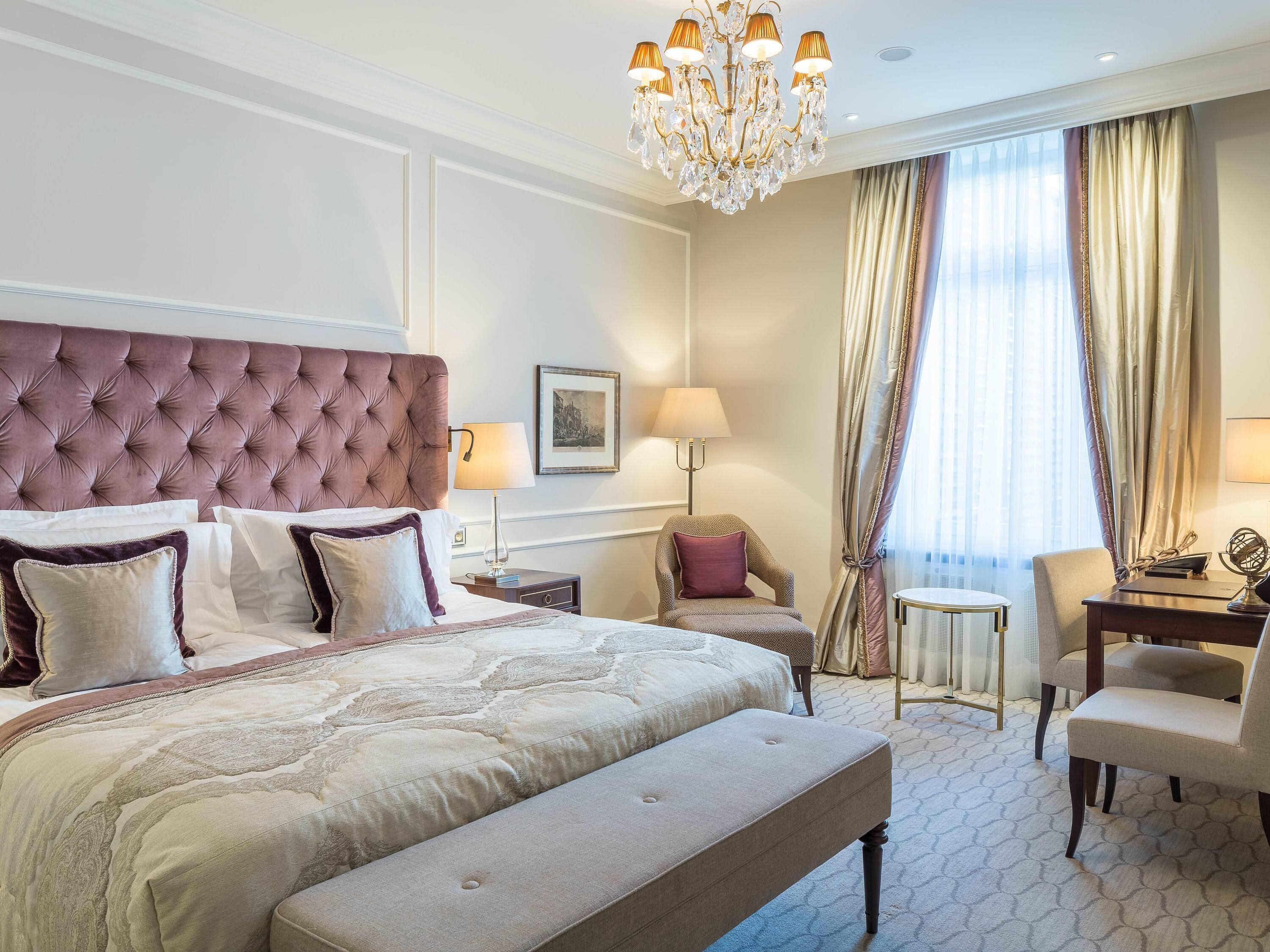 Deluxe Room, 1 King Bed, Garden View