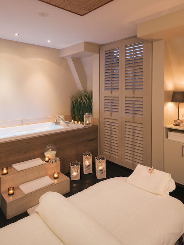 Couples treatment rooms, sauna, body treatments, aromatherapy