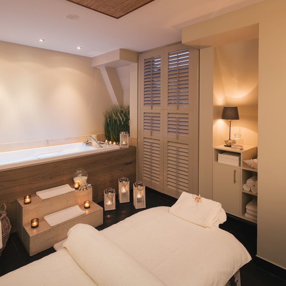 Couples treatment rooms, sauna, body treatments, aromatherapy