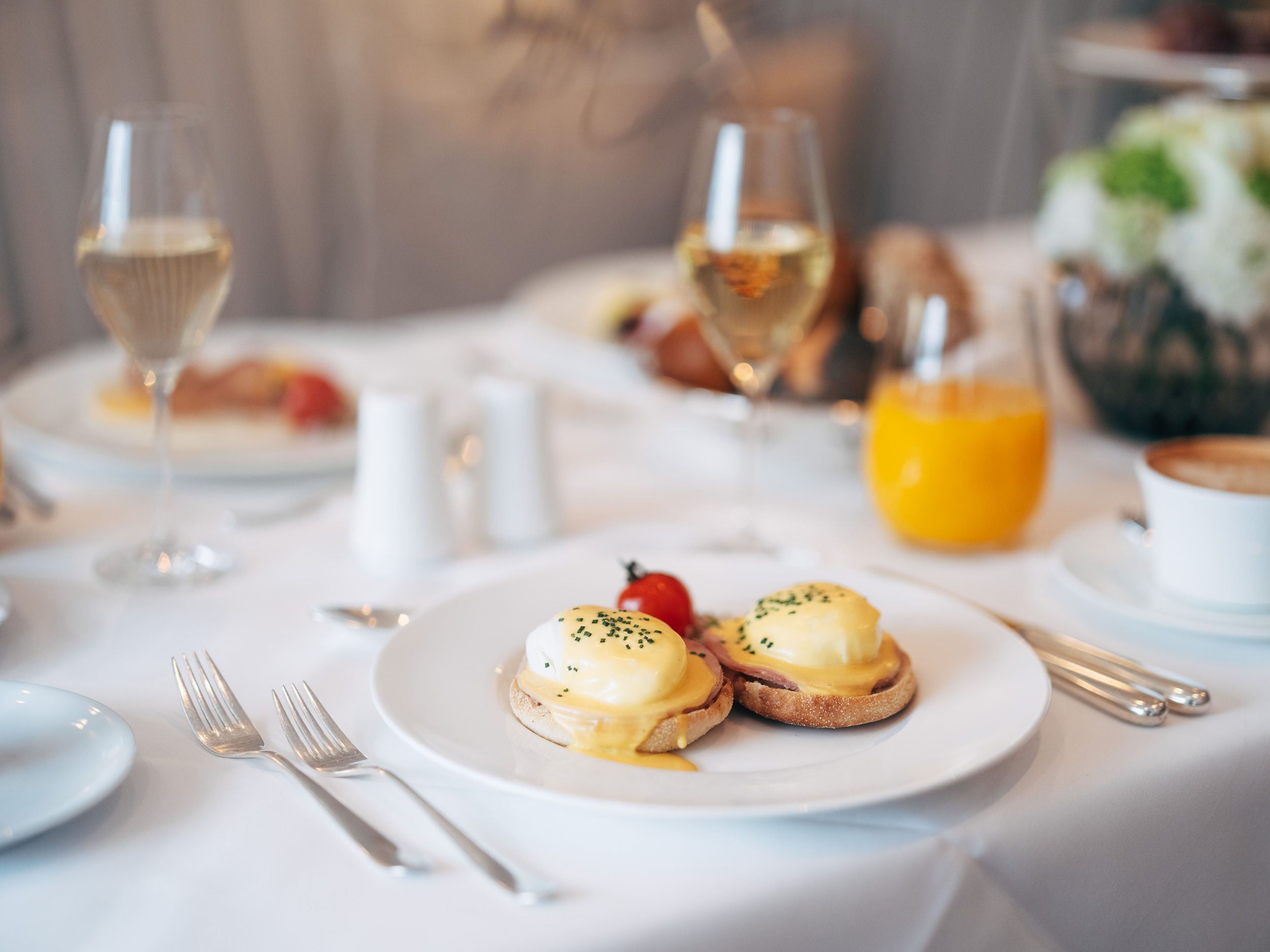 daily buffet breakfast (eur 59 per person)