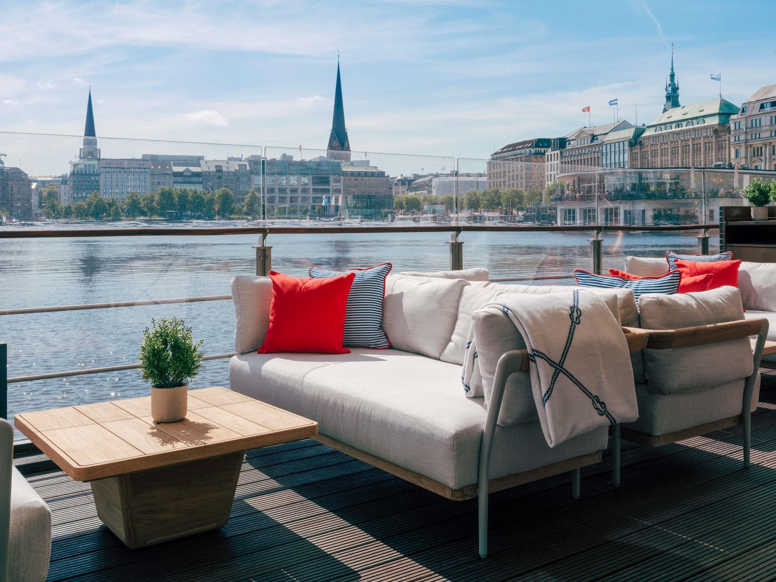 8 Restaurants; Frühstück, Mittagessen und Abendessen werden serviert