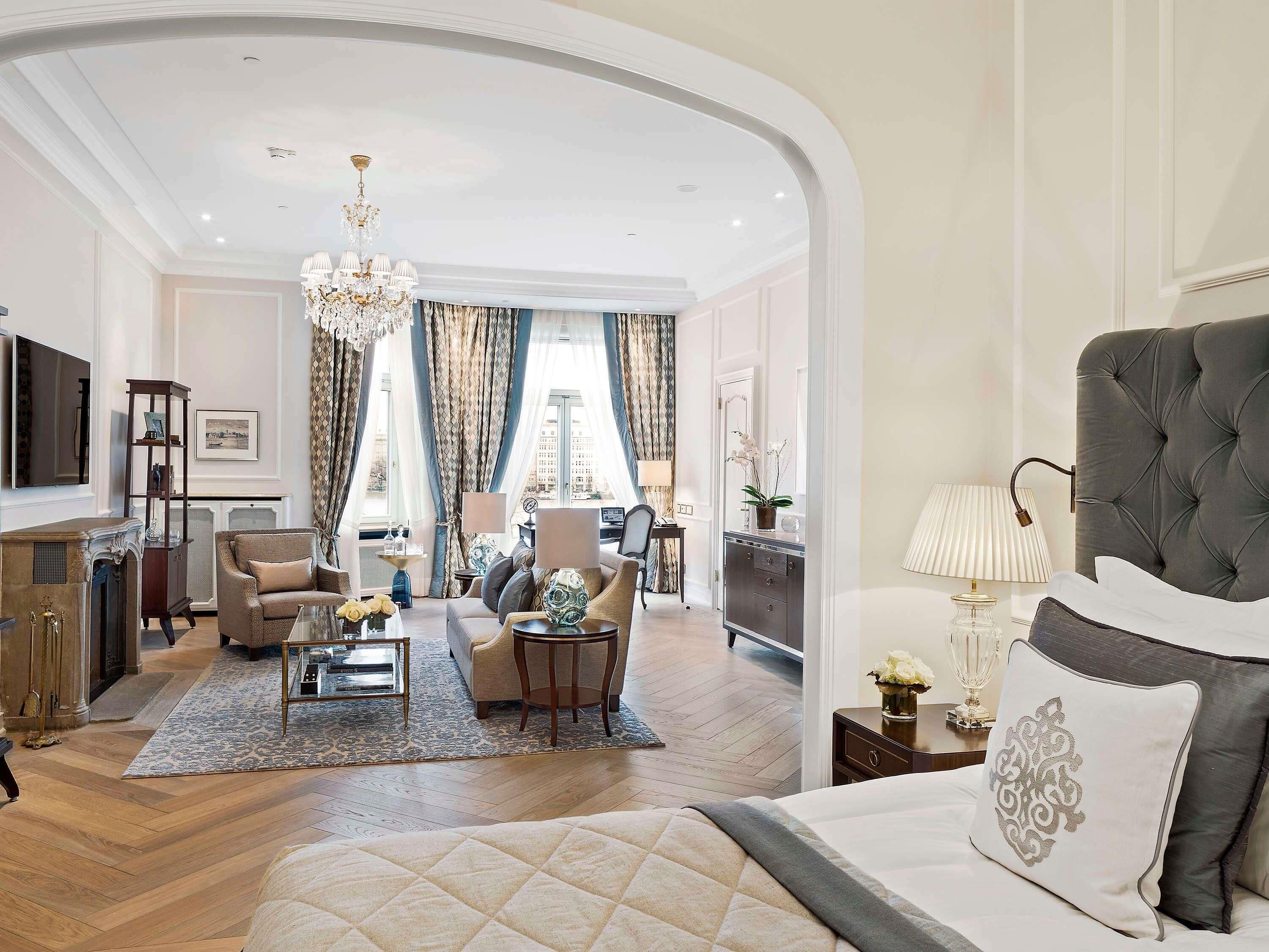 Suite, 1 cama King size y sofá cama, vista al lago (Butler Service) | Ropa de cama de alta calidad y minibar 