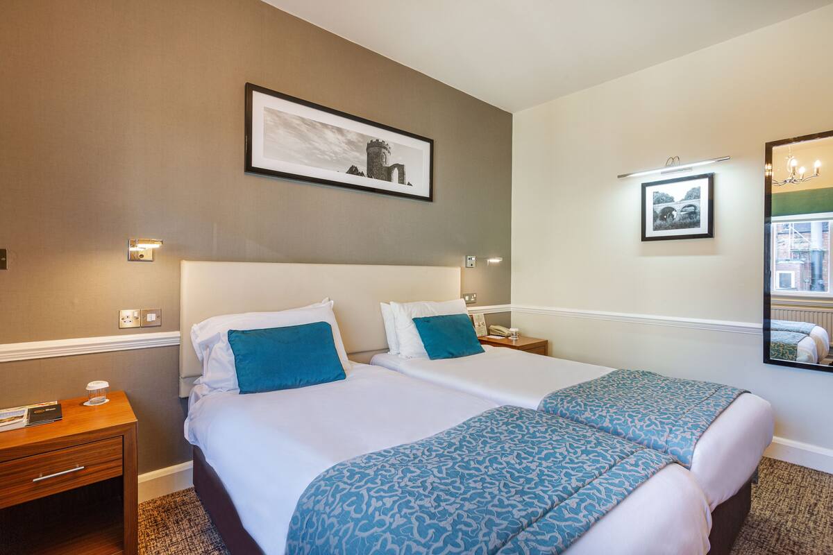 Classic Twin Room | In-room safe, desk, blackout drapes, iron/ironing board