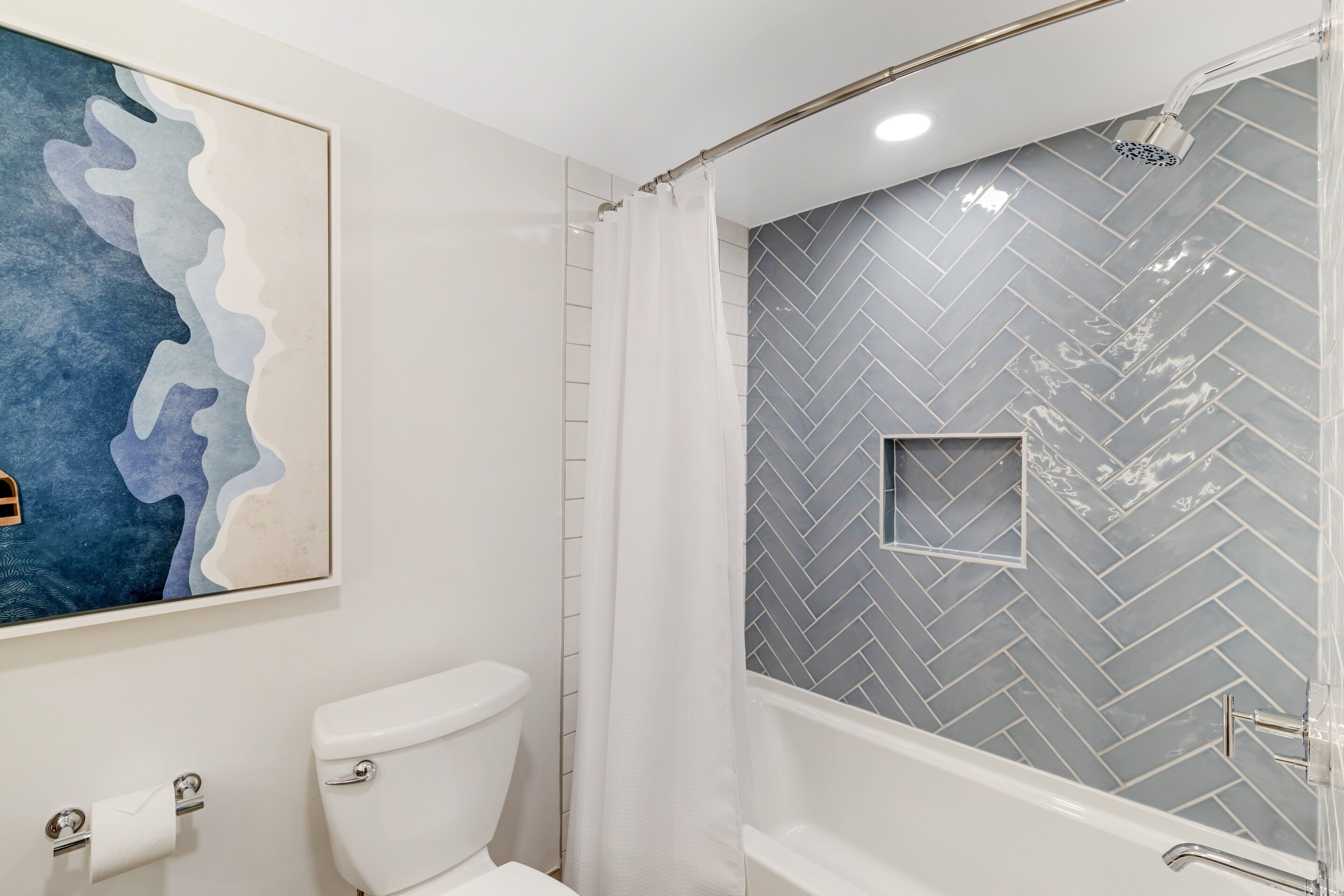 Amenidades de baño de diseñador, secadora de cabello, batas, toallas 