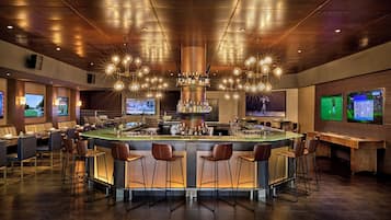 2 bar/dinlenme salonu, 2 havuz kenarı barı