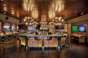 2 Bars/Lounges, 2 Poolbars