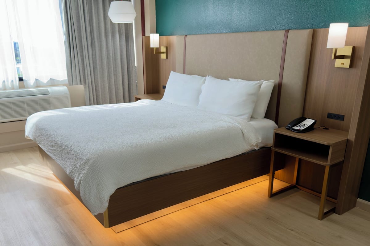 Skrivebord, skrivebord for bærbar PC og blendingsgardiner