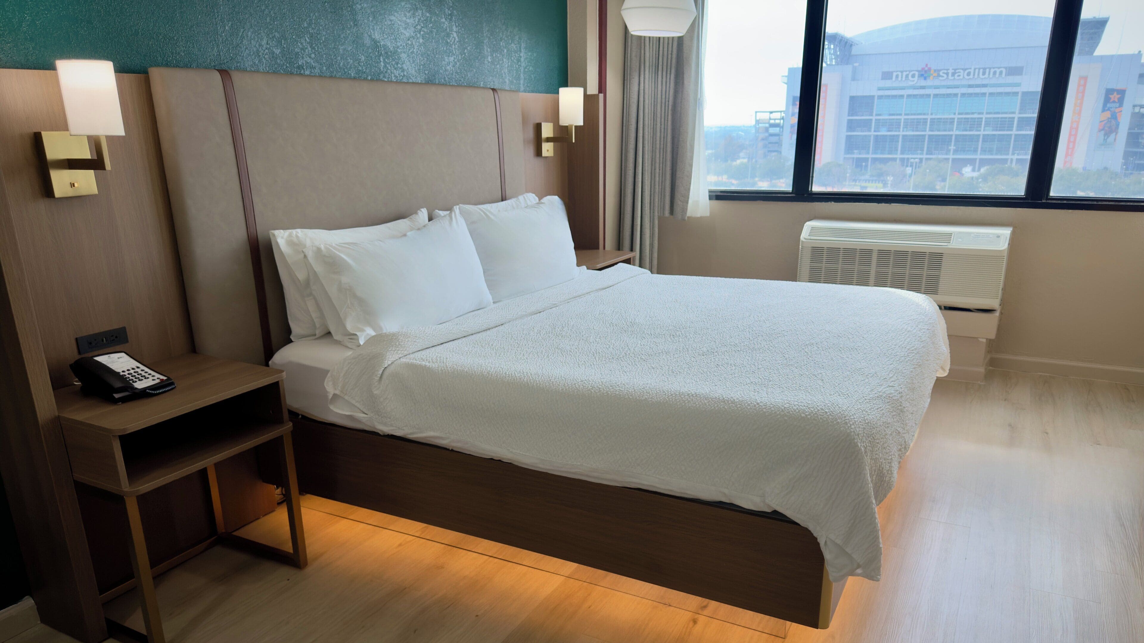 Skrivebord, skrivebord for bærbar PC og blendingsgardiner