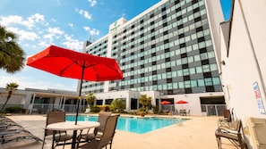 Outdoor pool - Holiday Inn Houston S - Nrg Area - Medical Center by IHG (Houston)