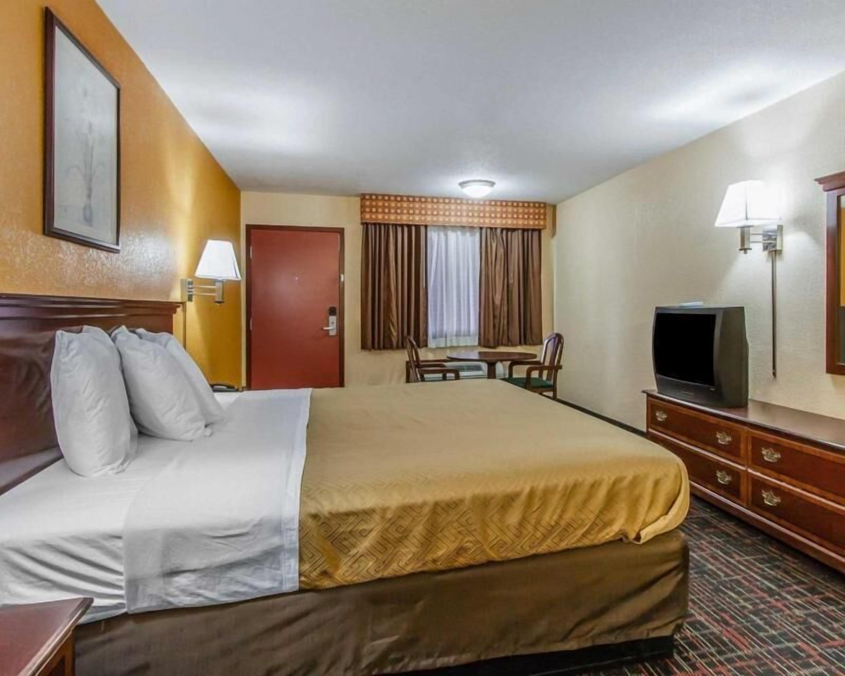 Ljudisolering, strykjärn/strykbräda, gratis wi-fi och sängkläder