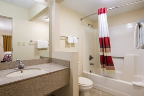 Combined shower/bathtub, deep-soaking bathtub, free toiletries, towels