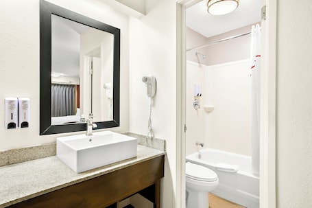 Towels. Red Roof Inn PLUS+ Baltimore-Washington DC/BWI Airport