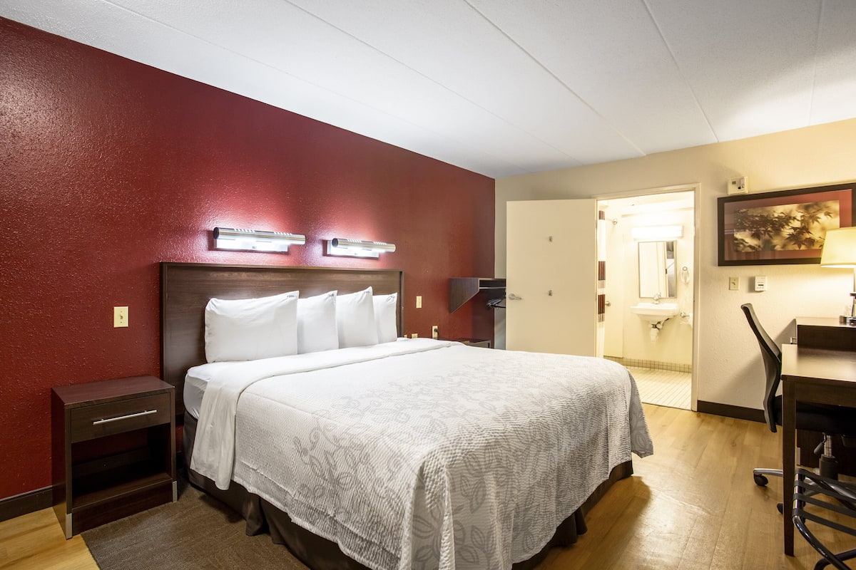 In-room safe, desk, blackout drapes, WiFi (free)