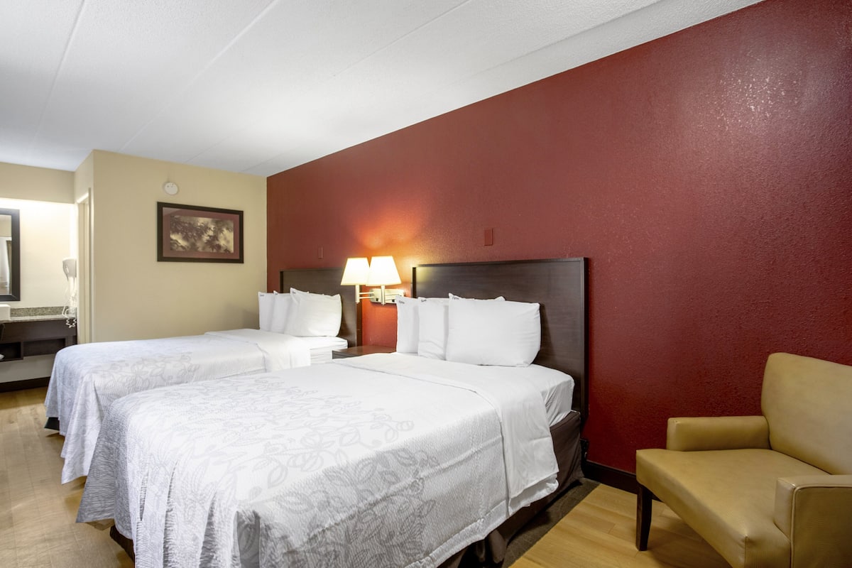 In-room safe, desk, blackout drapes, WiFi (free)
