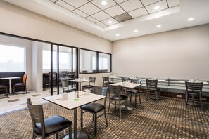 Daily buffet breakfast for a fee - Holiday Inn Timonium Baltimore North by IHG (Lutherville Timonium)