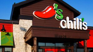 Une enseigne de restaurant avec un logo représentant un piment et le nom « Chili's ».