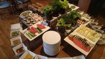 Daily buffet breakfast (INR 1416 per person)