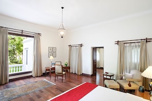 Luxury Suite with Living Room | Premium bedding, minibar, in-room safe, desk