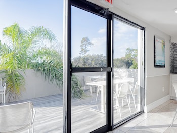 Sundeck at Palazzo Lakeside Hotel