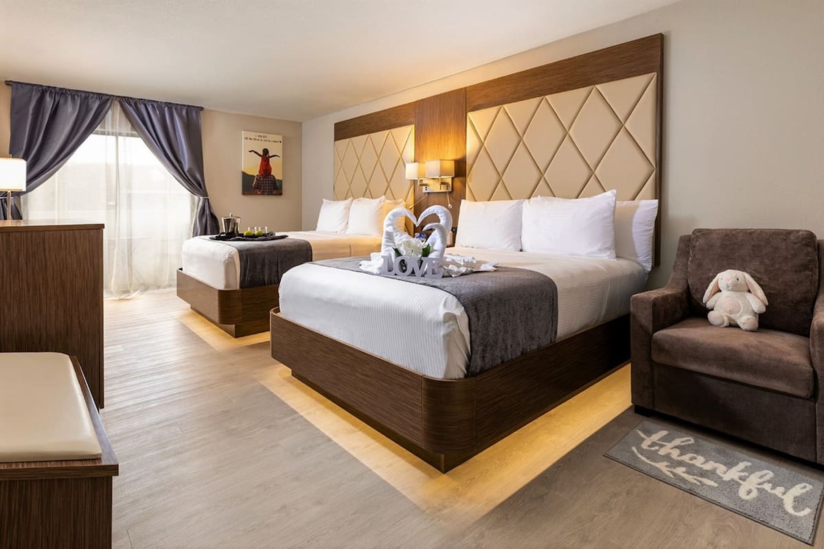 In-room safe, laptop workspace, blackout drapes, iron/ironing board