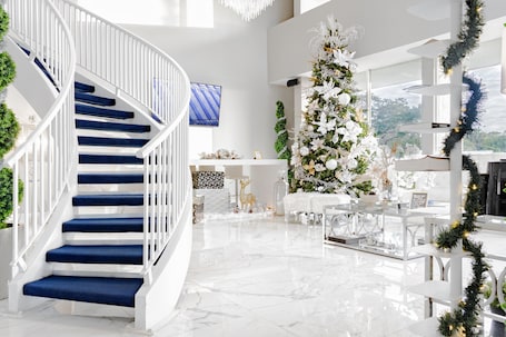 Lobby. Palazzo Lakeside Hotel