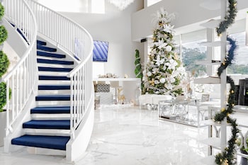 Hotel entrance and lobby at Palazzo Lakeside Hotel