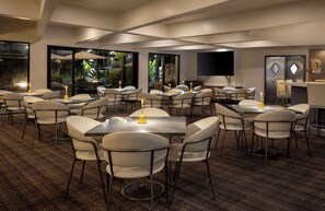 Bar (on property) - DoubleTree by Hilton San Diego Bayside (San Diego)