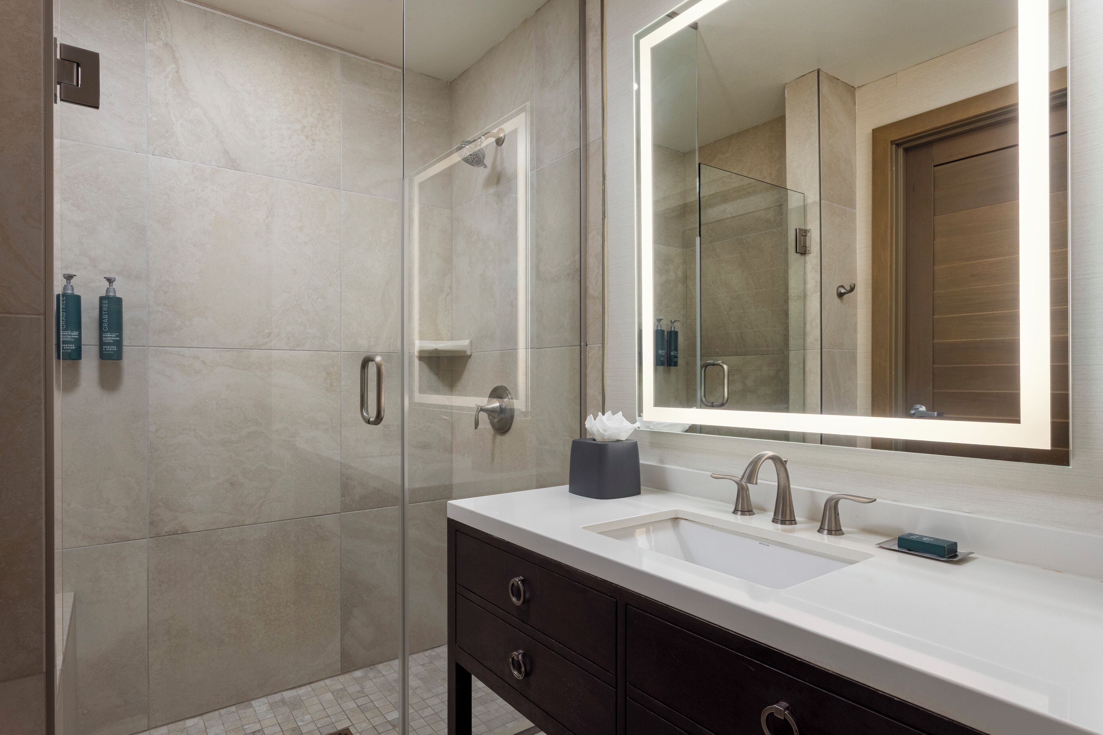 combined shower/bathtub, free toiletries, hair dryer, towels