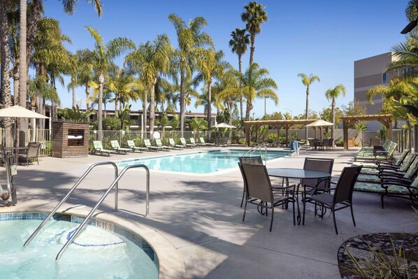 Outdoor pool, pool umbrellas, sun loungers