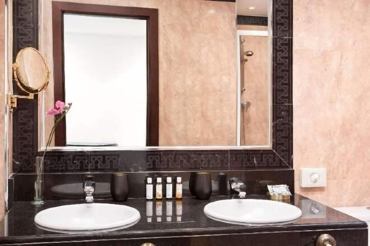 Baño | Tina con regadera, amenidades de baño ecológicas, toallas