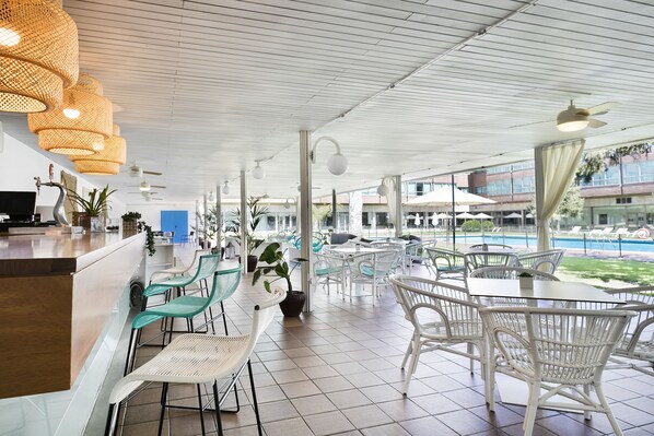 Poolside bar