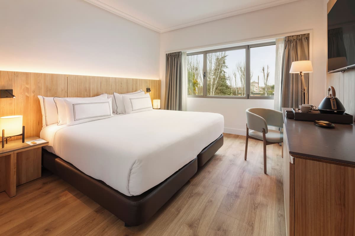 Melia Room | 客房内保险箱、遮光窗帘、隔音、熨斗/熨板