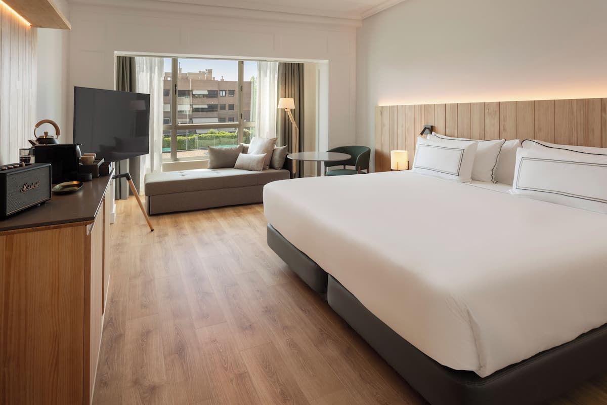 in-room safe, blackout curtains, soundproofing, iron/ironing board