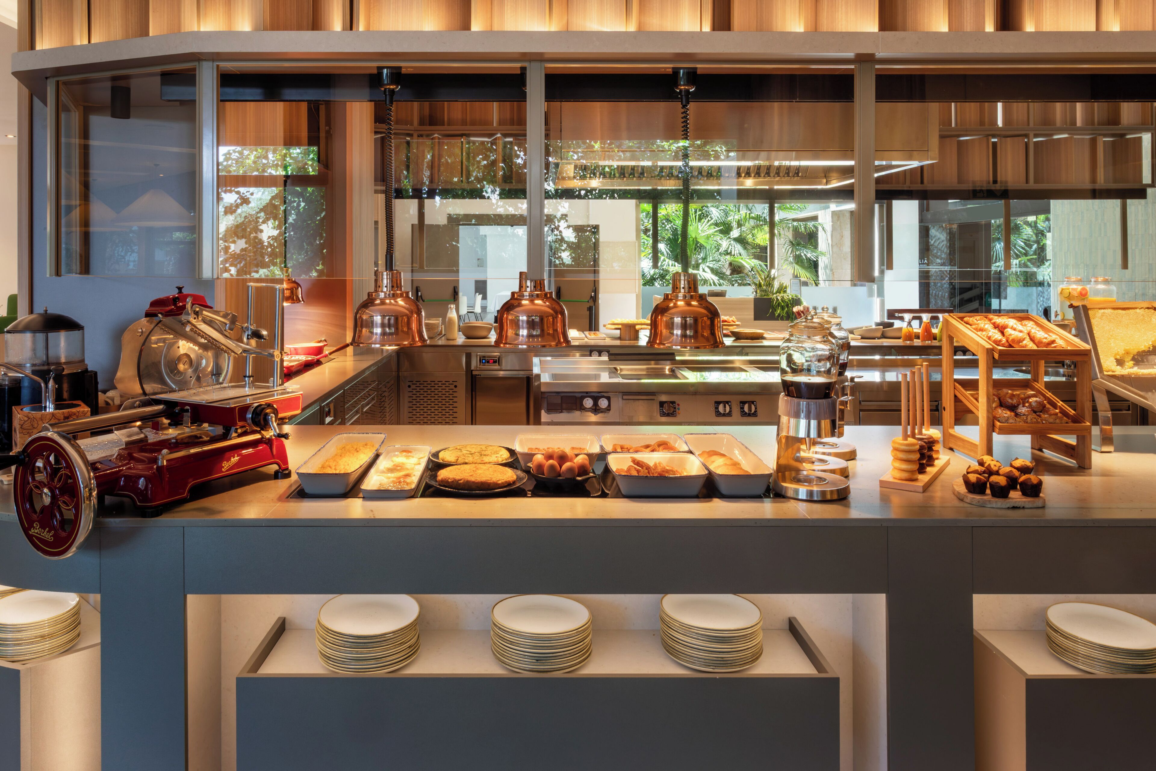 breakfast, lunch, dinner served; local and international cuisine