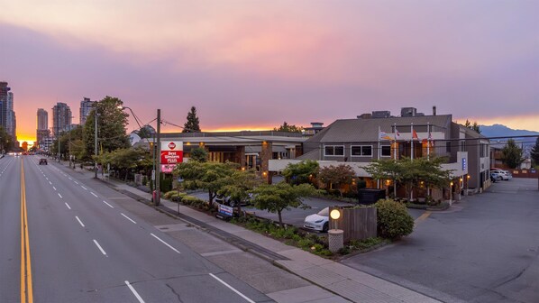 A hotel with a sign reading "Best Western Plus" on a street corner. - Best Western Plus Burnaby Hotel (Burnaby)
