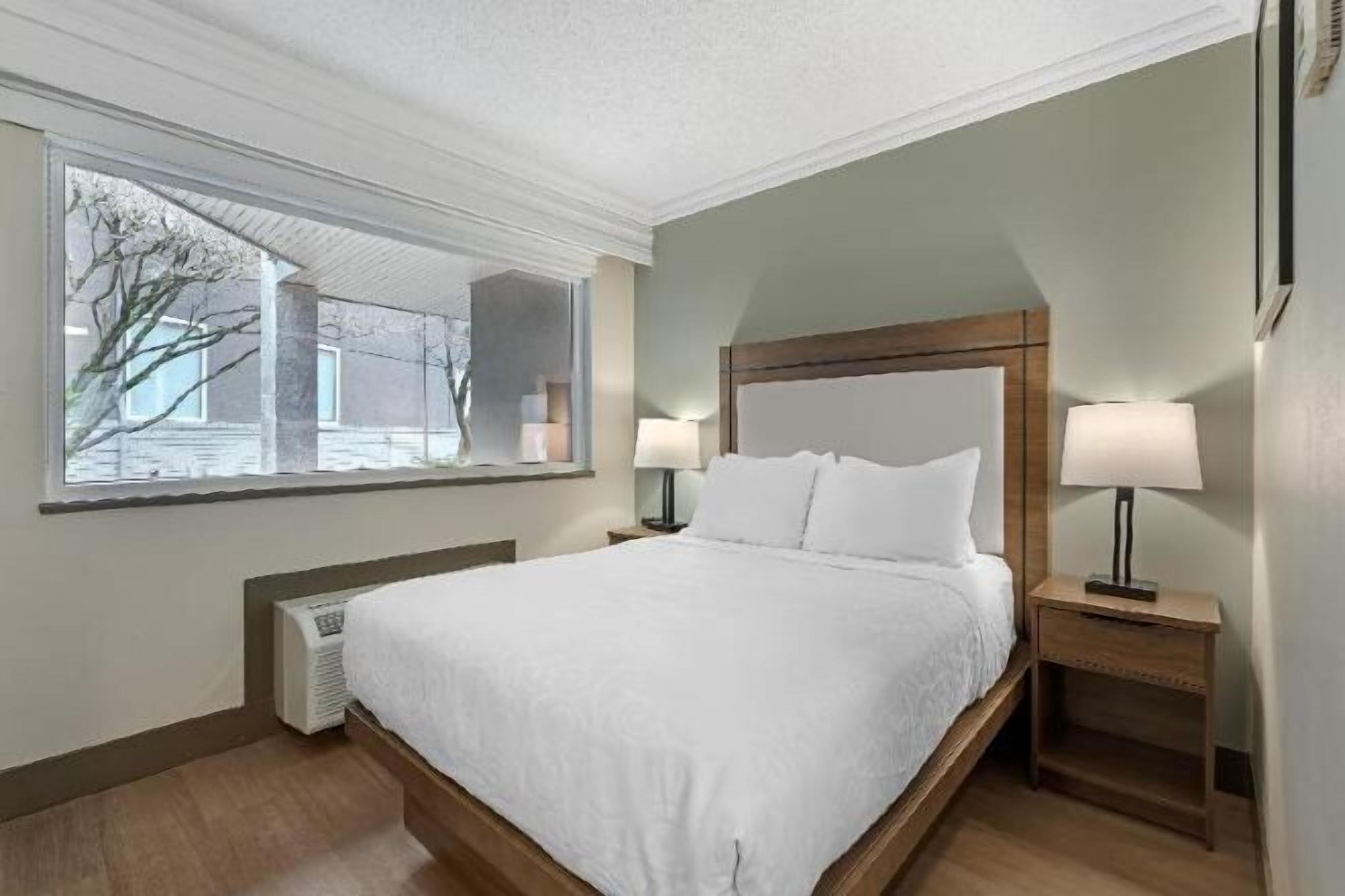 In-room safe, desk, laptop workspace, blackout drapes