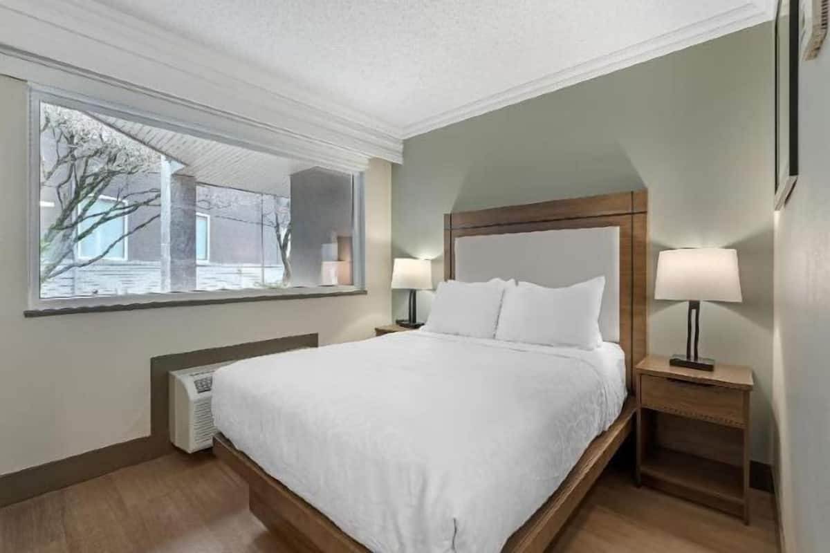 In-room safe, desk, laptop workspace, blackout drapes