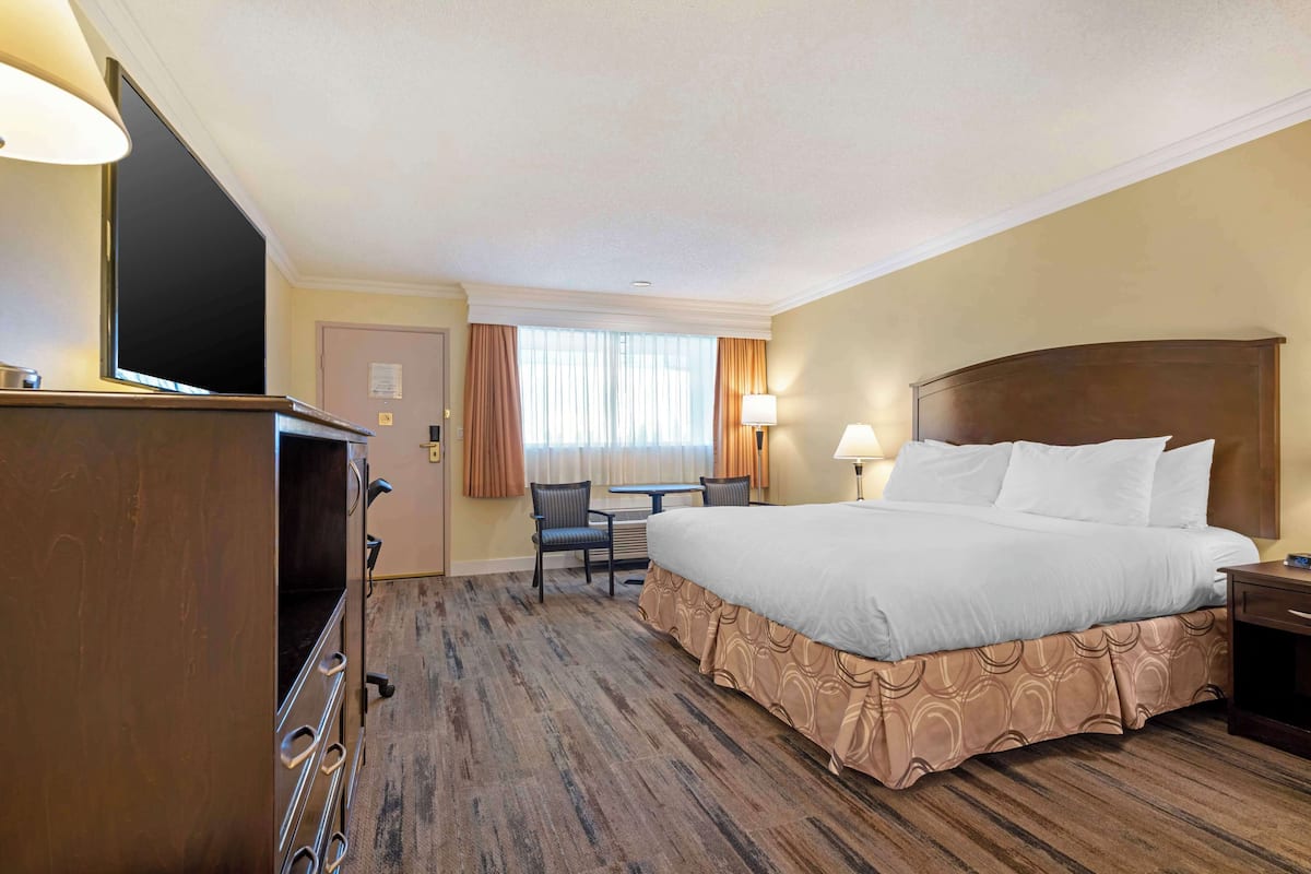 In-room safe, desk, laptop workspace, blackout curtains