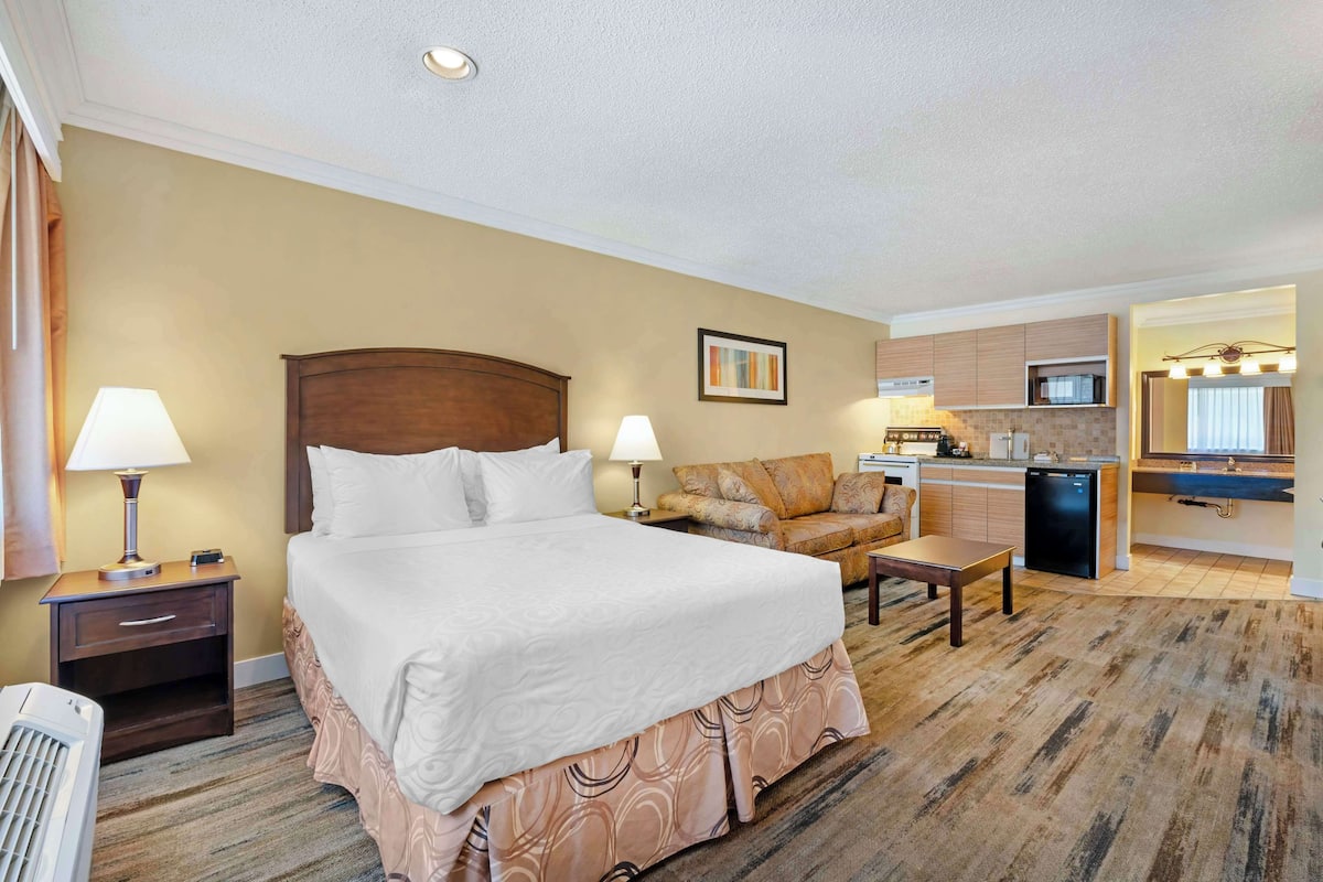 In-room safe, desk, laptop workspace, blackout curtains