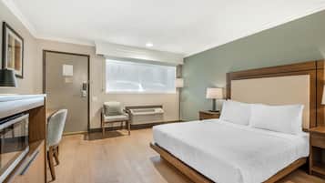 Cofres nos quartos, escrivaninha, espaço de trabalho para notebook