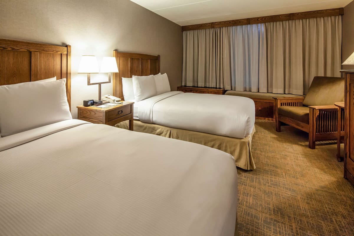 2 Double Beds