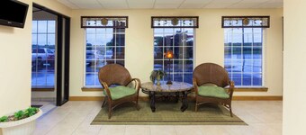 Days Inn by Wyndham Shawnee