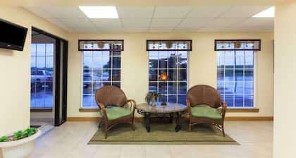 Days Inn by Wyndham Shawnee