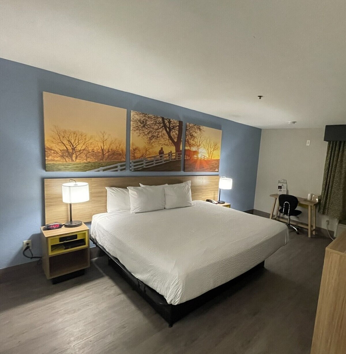 ショナイ Days Inn by Wyndham Shawnee ホテル 客室