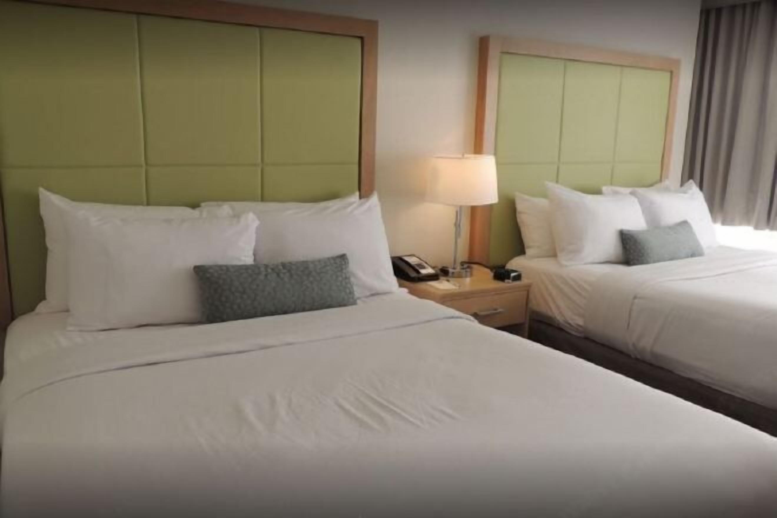 Ropa de cama de alta calidad y colchones con acolchado adicional