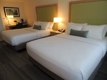 Premium bedding, pillowtop beds, in-room safe, desk at The Inn at Longwood Medical