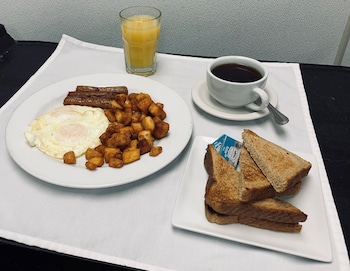 Daily cooked-to-order breakfast for a fee at The Inn at Longwood Medical