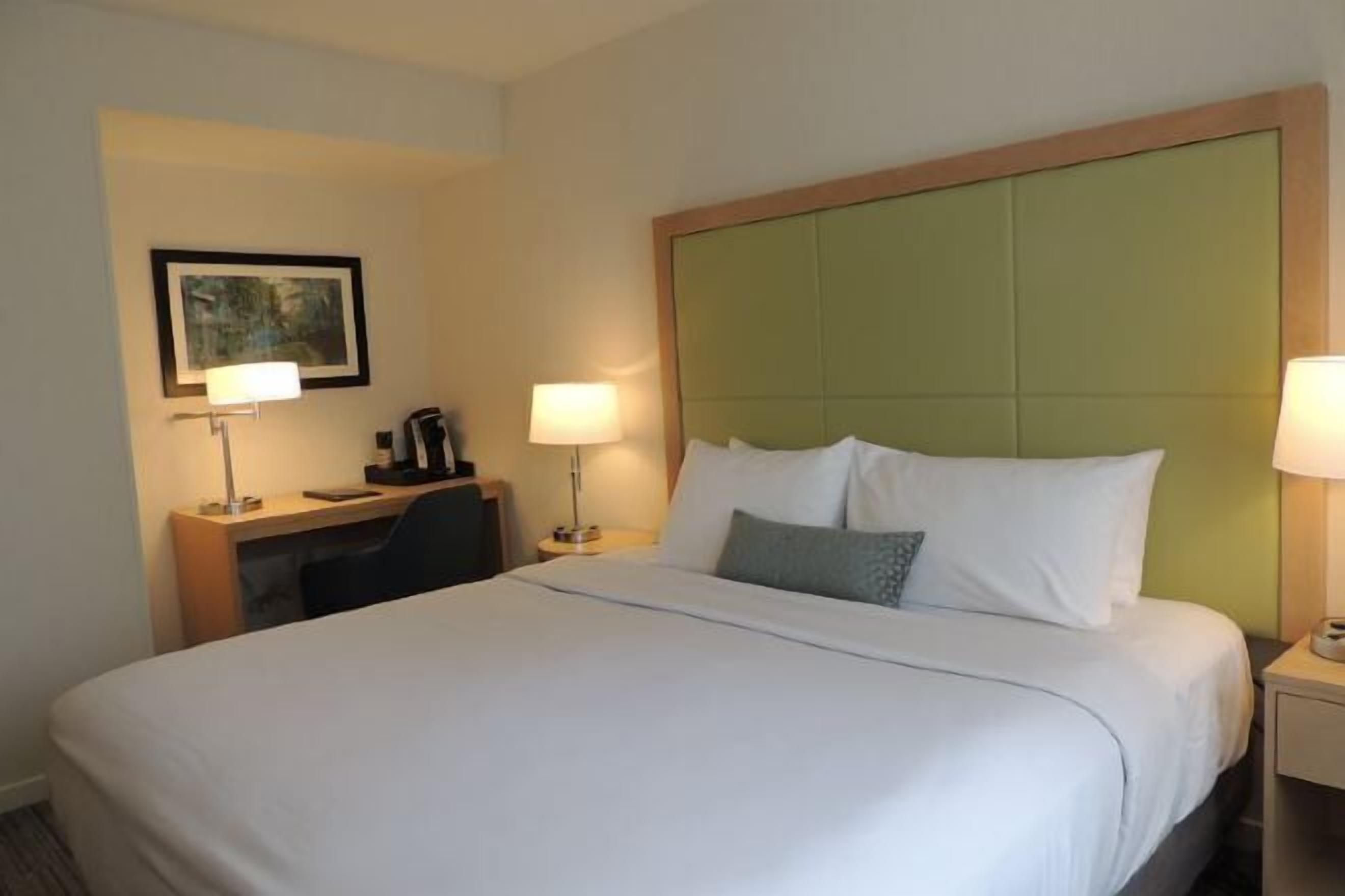 Ropa de cama de alta calidad y colchones con acolchado adicional