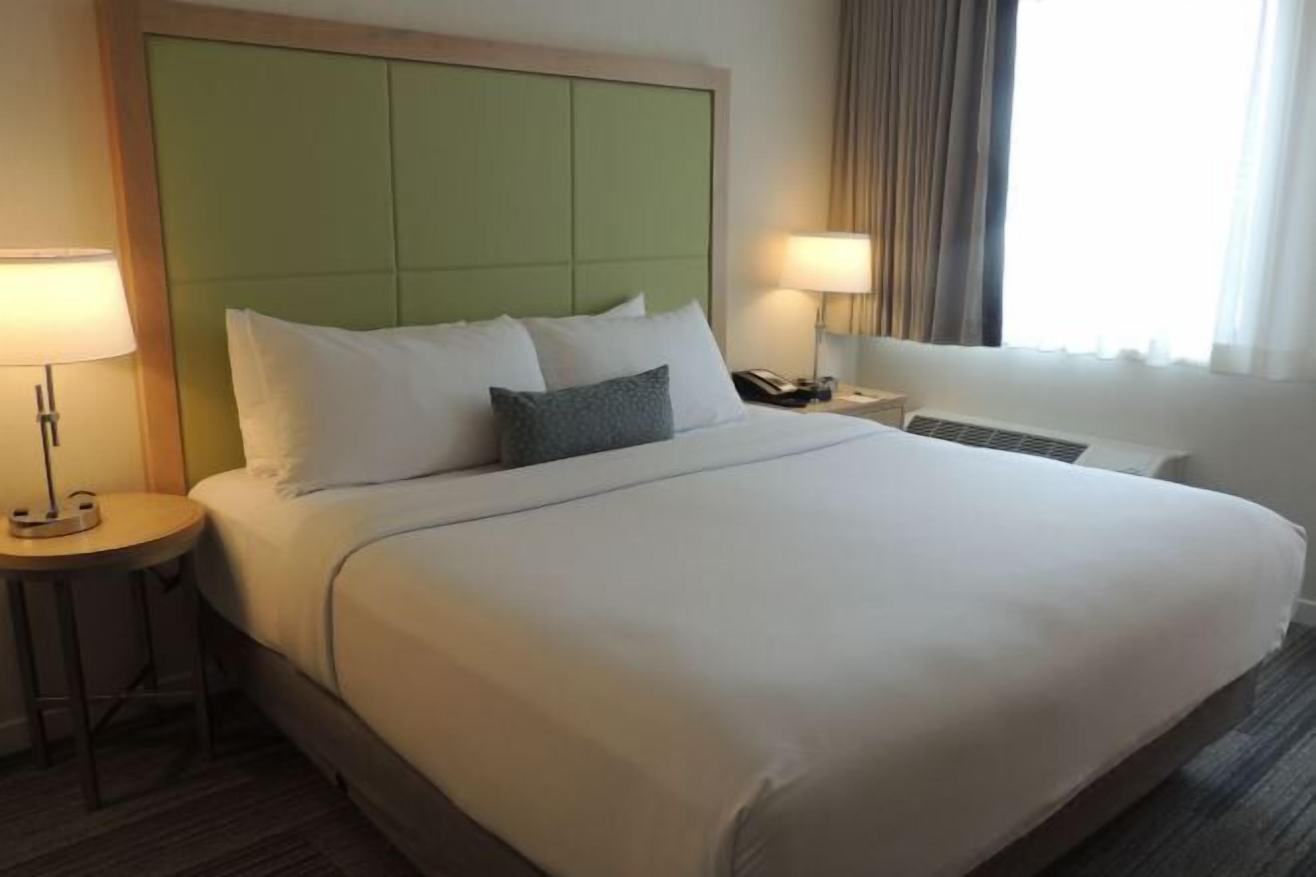 Ropa de cama de alta calidad y colchones con acolchado adicional