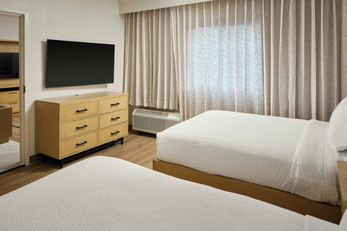 Executive Suite, 1 Bedroom | Premium bedding, down comforters, desk, laptop workspace